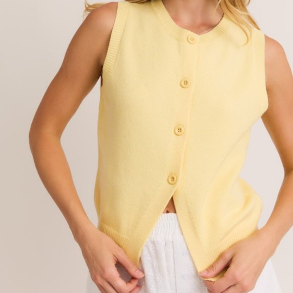 Size L Sleeveless Yellow Button-Up Top